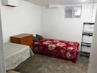 BRIGHT TOOM BASEMENT-60m TO PLAZA STEELES AND BATHURST NEAR BUS Image# 1