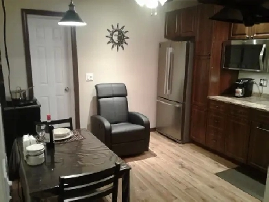 3½ meublé, tout inclus, bail mensuel, libre Image# 1