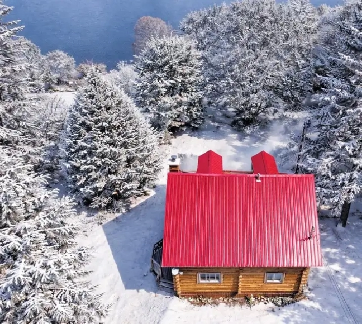 Chalet en bois rond, bord de l'eau, près de Tremblant à louer