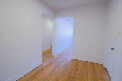 Very spacious  - Tres grand appartement 5 1/2  (Cote-Des-Neiges) Image# 1