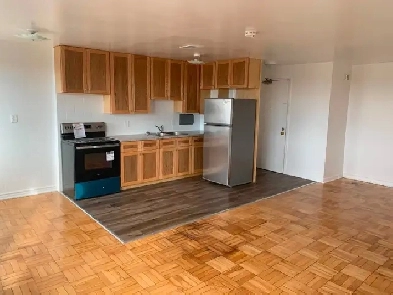 Lge Open 2Bdrm w/New Kitchen Bath HardwoodFl@Kennedy/EglintonAve Image# 6