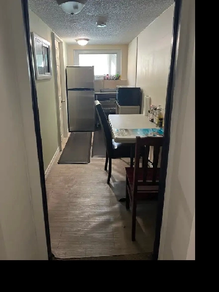 VERY BRIGHT ROOM -NORTH YORK BATHURST AND STEELES NEAR BUS Image# 1