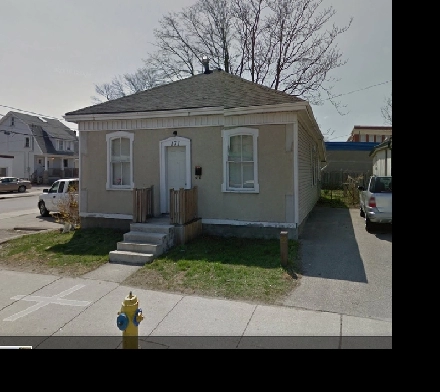 private room shared kitchen and two washroom with working males Image# 1
