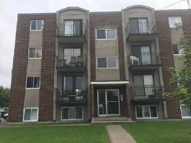 SAINT-HUBERT 4 1/2 a louer 1er etage pres services et transport Image# 1