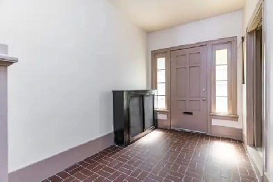 PRIME U. of S. LOCATION - 4 bedrooms plus 3 room basement Image# 1