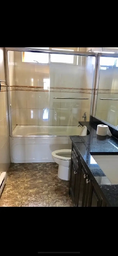 nice bedroom available now in 5 bedrooms shared house