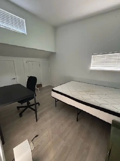 Private Room 6 min Commercial–Broadway (Ground Level) Image# 2