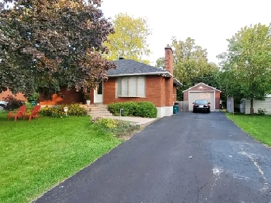 3 bedrooms and 2 bathrooms apartment for rent near baseline Image# 1