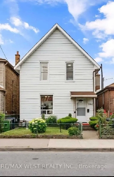 Private Room for Rent – Main Floor (All Inclusive) ✨ Image# 1