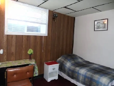 Room near Rundle C-Train NE and Mall Image# 1