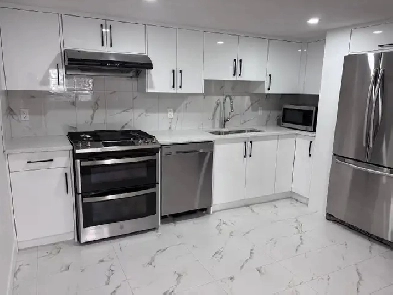 Spacious 1,000-sqft 2-Bed   Private Laundry! (Edgebank Cir NW) Image# 1