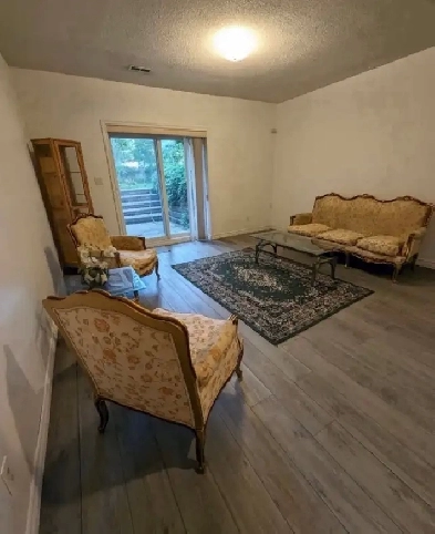 Bayview/Finch North York Basement  private Room Image# 1