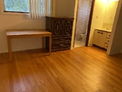 Master bedroom w Private bathroom/4 min walkto Lions Park train Image# 1