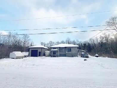 Duplex de qualité avec grand garage à Sainte-Sophie Image# 8