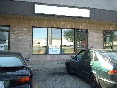 Commercial Unit 1250 sf for rent at Dixie/Steeles in Brampton Image# 4