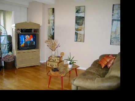 ☀️ Downtown top floor suite with amazing river valley view! ☀️ Image# 1