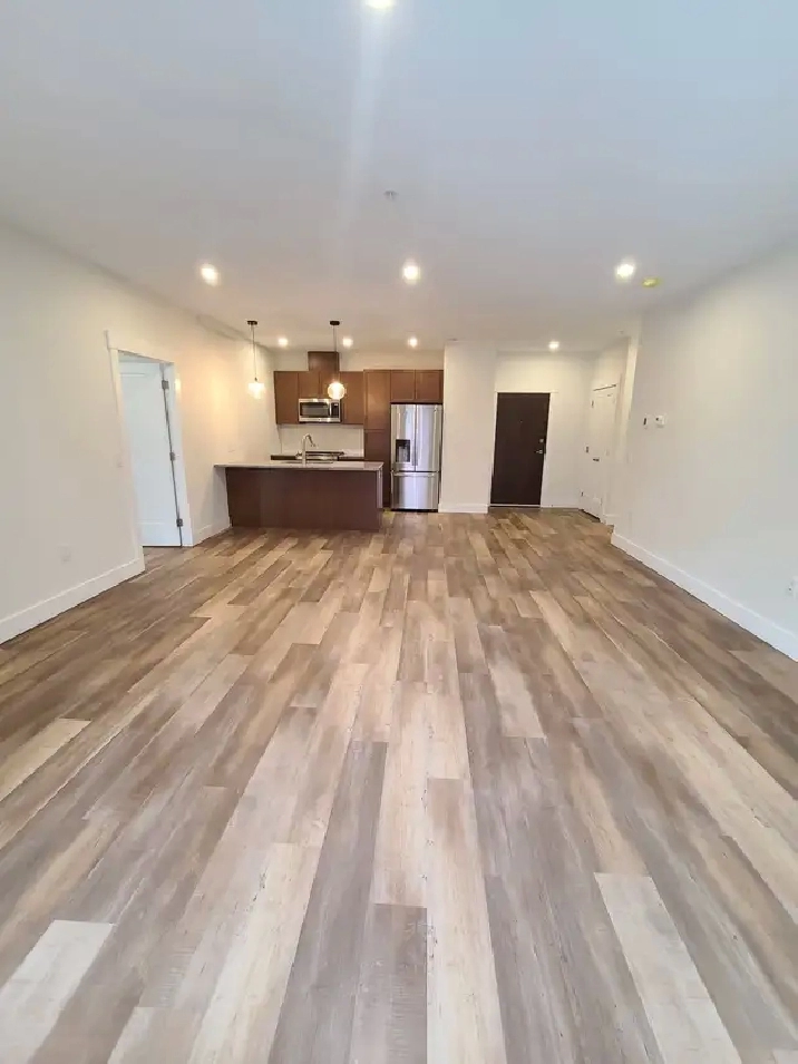 Luxury 2BR - Unit 307 - Concrete Building - A/C & Pkg Incl - May