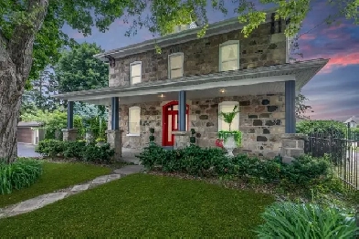 2 bedroom, 2 bath, upper floor apartment - Arthur - Image# 1