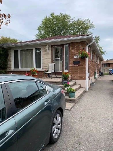 100 parking spot Mississauga