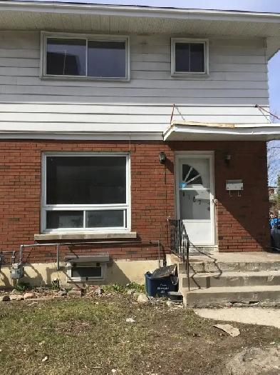 4 bdrms semi-detach for rent $2600 incl. all util on Baseline Rd Image# 3