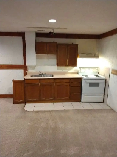 available immediately 1 bedroom walkout Image# 2