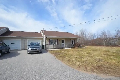 Charming  2-Bedroom Senior-Friendly duplex for rent