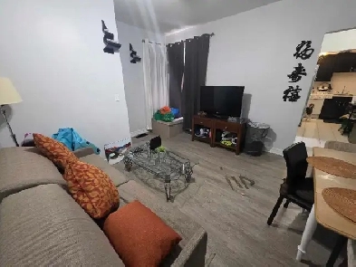 ELEGANT 1-BEDROOM UPPER LEVEL UNIT IN PRIME LOCATION Image# 1