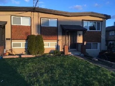 BRIGHT, SPACIOUS TWO BEDROOM AND DEN TOWNHOUSE IN SIDNEY