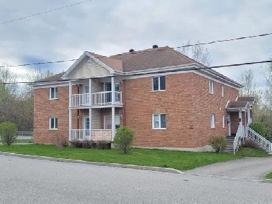 Large 5 1/2 condo boisé cession du bail disponible le 1er mars! Image# 1