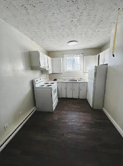 58 Barton Crescent, Unit02, 2-bedroom apt (1 bath 1 kt)Northwest Image# 1