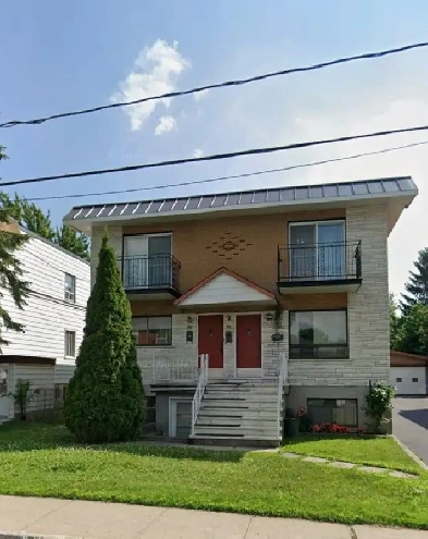 3 1/2 logement à louer dans triplex à Longueuil Image# 1