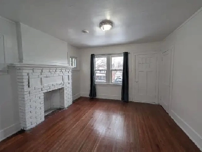 Large 2 Bedroom, Downtown, $1500 Inclusive Image# 1