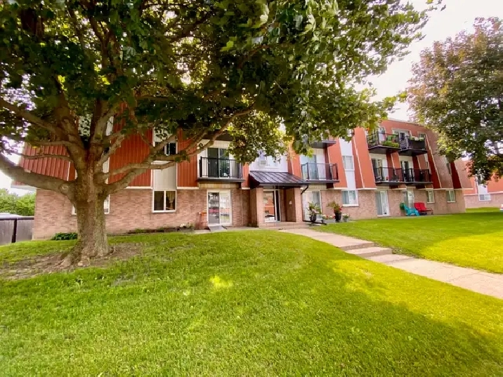 '''NOUVEAU'' 4½ POUR 1 MARS AU DERNIER ÉTAGE 815 CONTENT