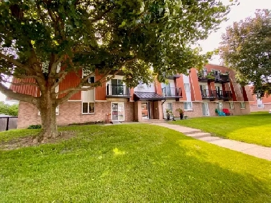 '''NOUVEAU'' 4½ POUR 1 MARS AU DERNIER ÉTAGE 815 CONTENT