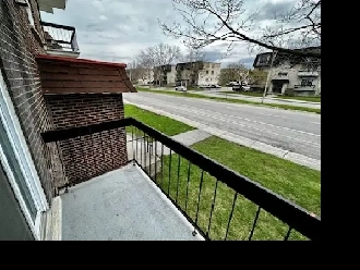 LDR 4½ CHAUFFÉ, EAU CHAUDE INCL, 1445 $ LIBRE - 1495$ 1ER AVRIL Image# 5