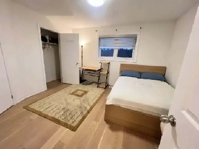 Room with Private Washroom   Parking in Central Mississauga Image# 1