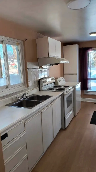 Main floor 3br Bungalow at Sheppard & Neilson, Scarborough Image# 8