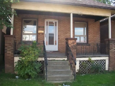 3BR FULL HOUSE   FINISH BASEMENT-$2275. OTTAWA & MAIN Image# 1