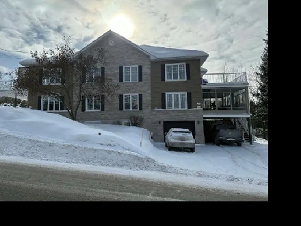 Grand 41/2 près du CHUS et autoroute 610 Image# 1