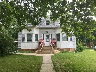 Gorgeous 3Bdrm in Welland ! Image# 1