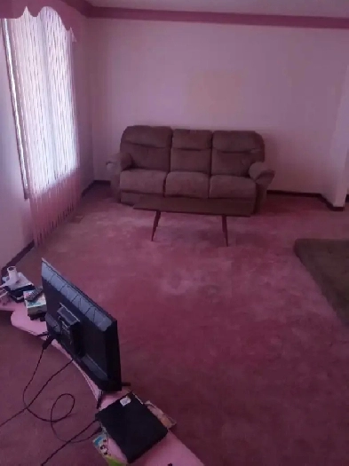 3 Bedroom Upper Home for rent in the Walkerville Area Image# 1