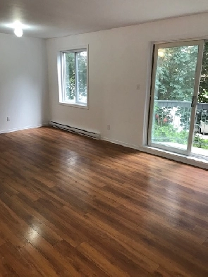 4 1/2 à louer a laval , Champfleury, stationnement et balcon Image# 10