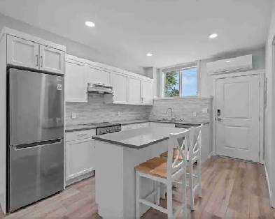 Modern 2 Bedroom Basement Suite In Batchelor Heights