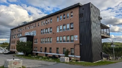 BEAU GRAND 3 1/2 ET/OU 4 1/2 RÉNOVÉ À LOUER,POSSIBILITÉ DE LOUER