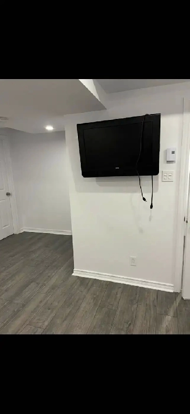 4 1/2  A LOUER DANS UNE MAISON ( Sous-sol ) Image# 2