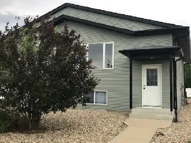 Newly renovated Oriole Park 3 bedroom   1 den in Red Deer Image# 1