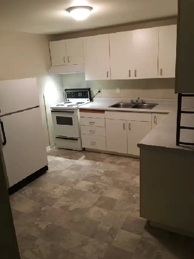 STUDENT Friendly Bright & Spacious 2 BED, 1 Bath - Near Algoma