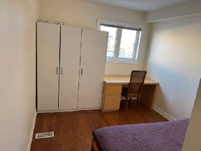 rooms for rent at York university village Image# 1