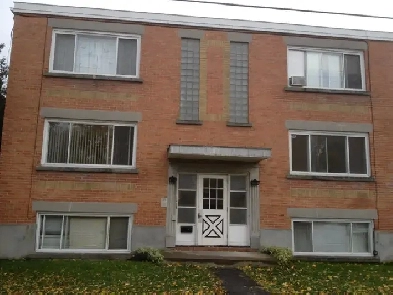 April 1st One bed in 6 unit, close to Rideau RiverVanier parkway Image# 1