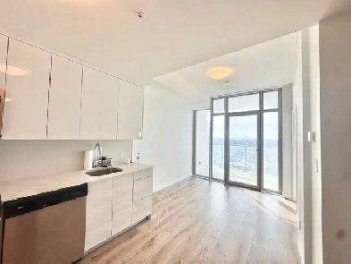 BEAUTIFUL 1-BEDROOM   DEN APARTMENT WITH STUNNING CITY VIEWS Image# 1